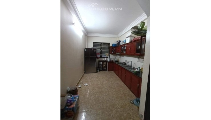 Bán nhà Tam Trinh 50 m2, 5 tỷ 800, ngõ rộng gần phố, ô tô qua nhà. LH: 0947865456